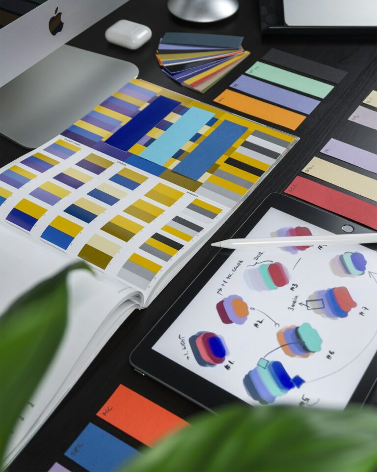 Designer graphique : rôle, compétences et comment travailler avec un professionnel