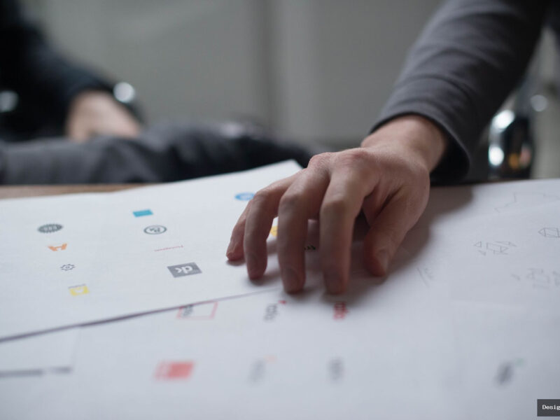 Créer un logo en 2026 : IA, outils gratuits ou designer professionnel ?